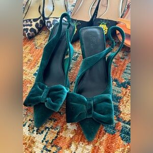 Deep green velvet slingback bow kitten heels size 9